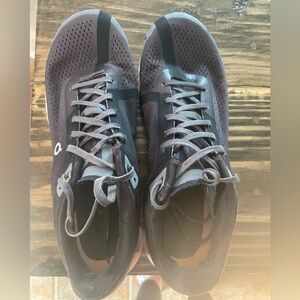 ON Running Shoes women’s shoes size 10. Pink, black, gray